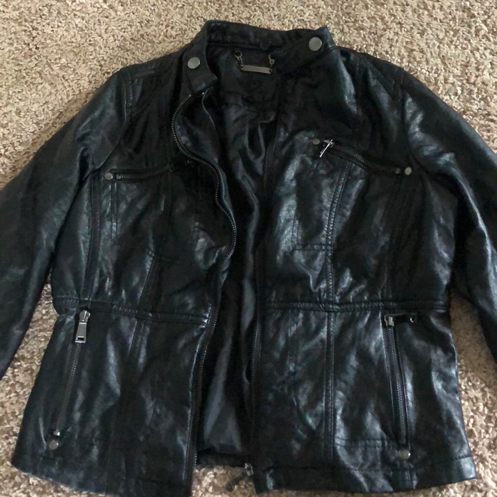 black leather jacket - Picture 3 of 4